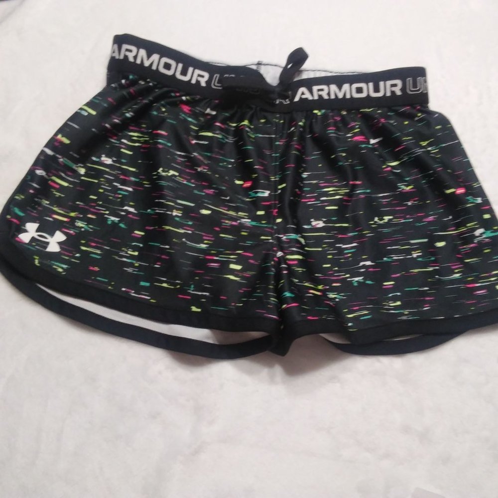 Youth Under Armour shorts size Large Loose heat gear